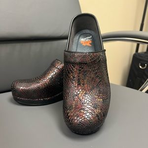 Dansko Women’s clogs. Size 40.